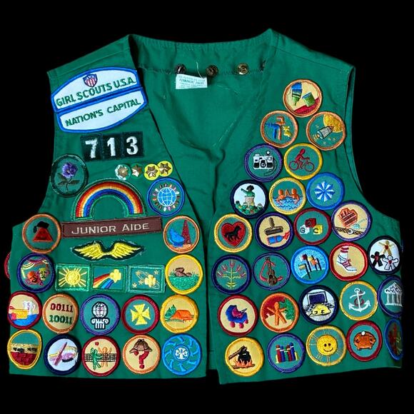 Vintage 80s Girl Scouts Vest 74 Patches 13 Pins Nation’s Capitol 713 - Picture 8 of 11